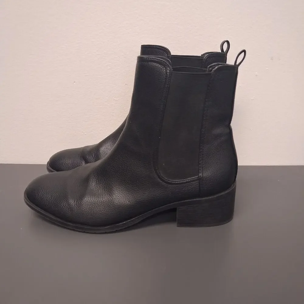 Kenneth Cole WMS 10M Black Leather Ankle Booties